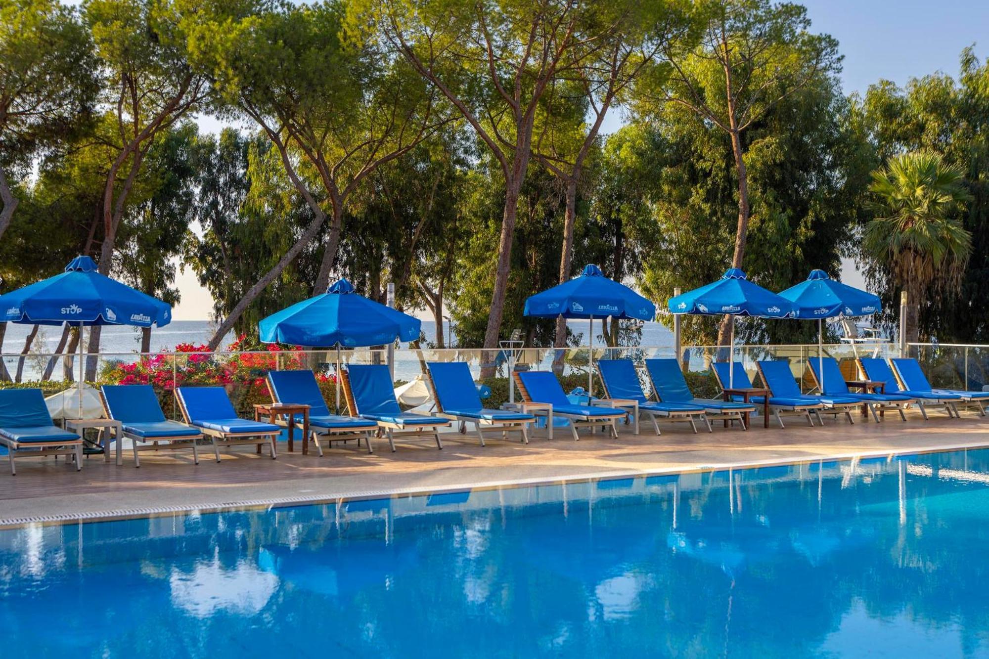 Park Beach Hotel Limassol Exteriör bild