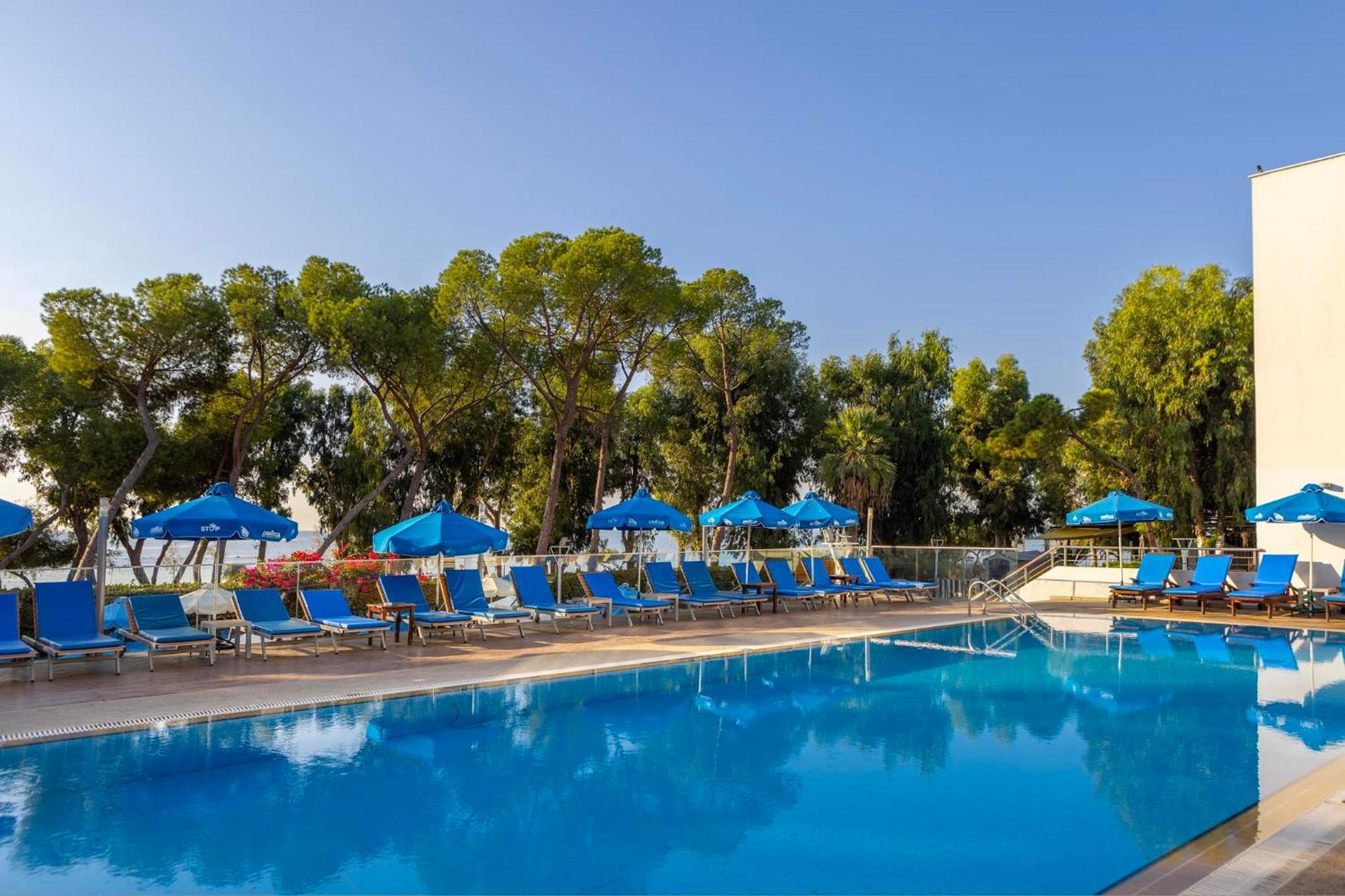 Park Beach Hotel Limassol Exteriör bild