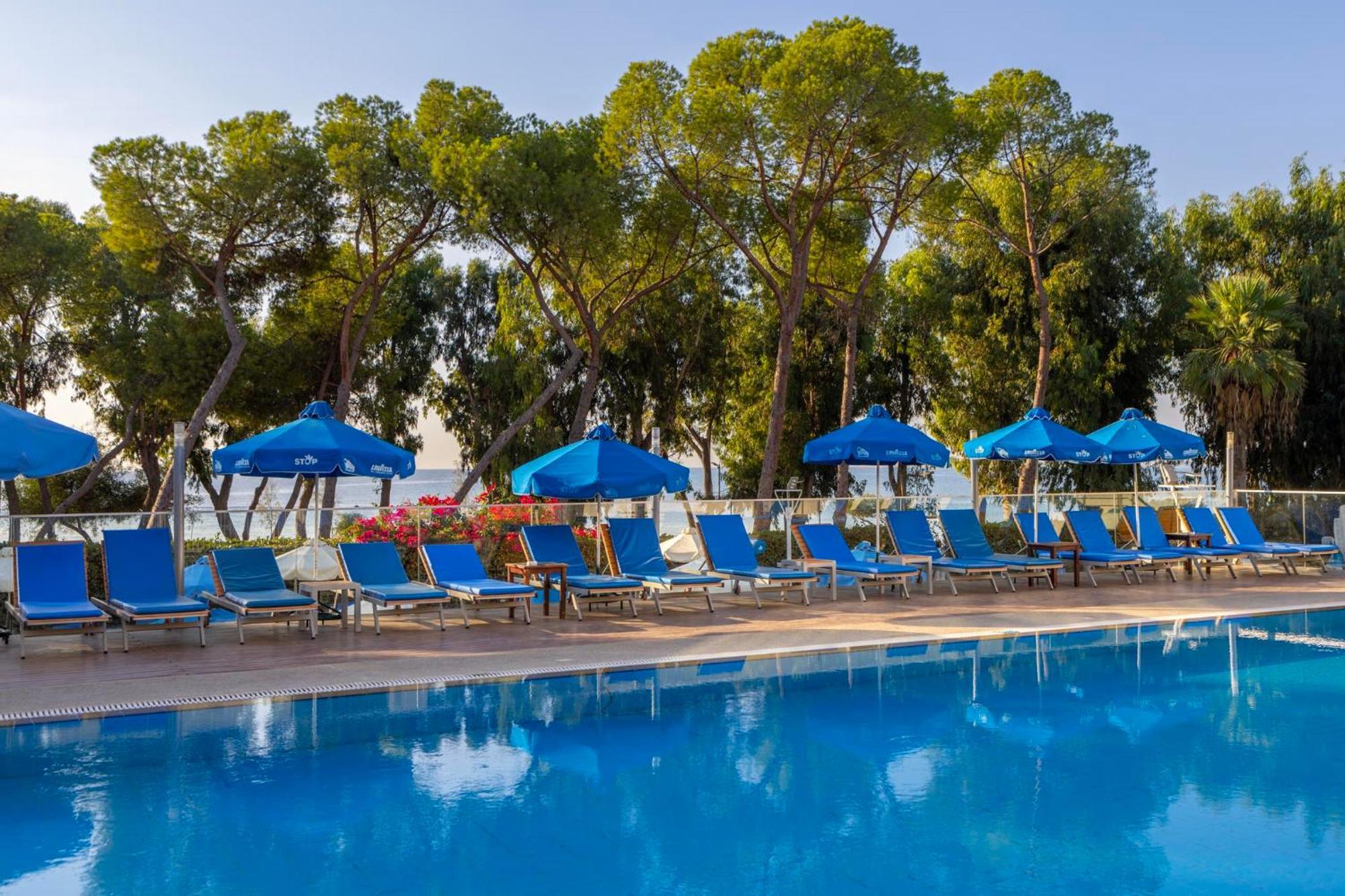 Park Beach Hotel Limassol Exteriör bild