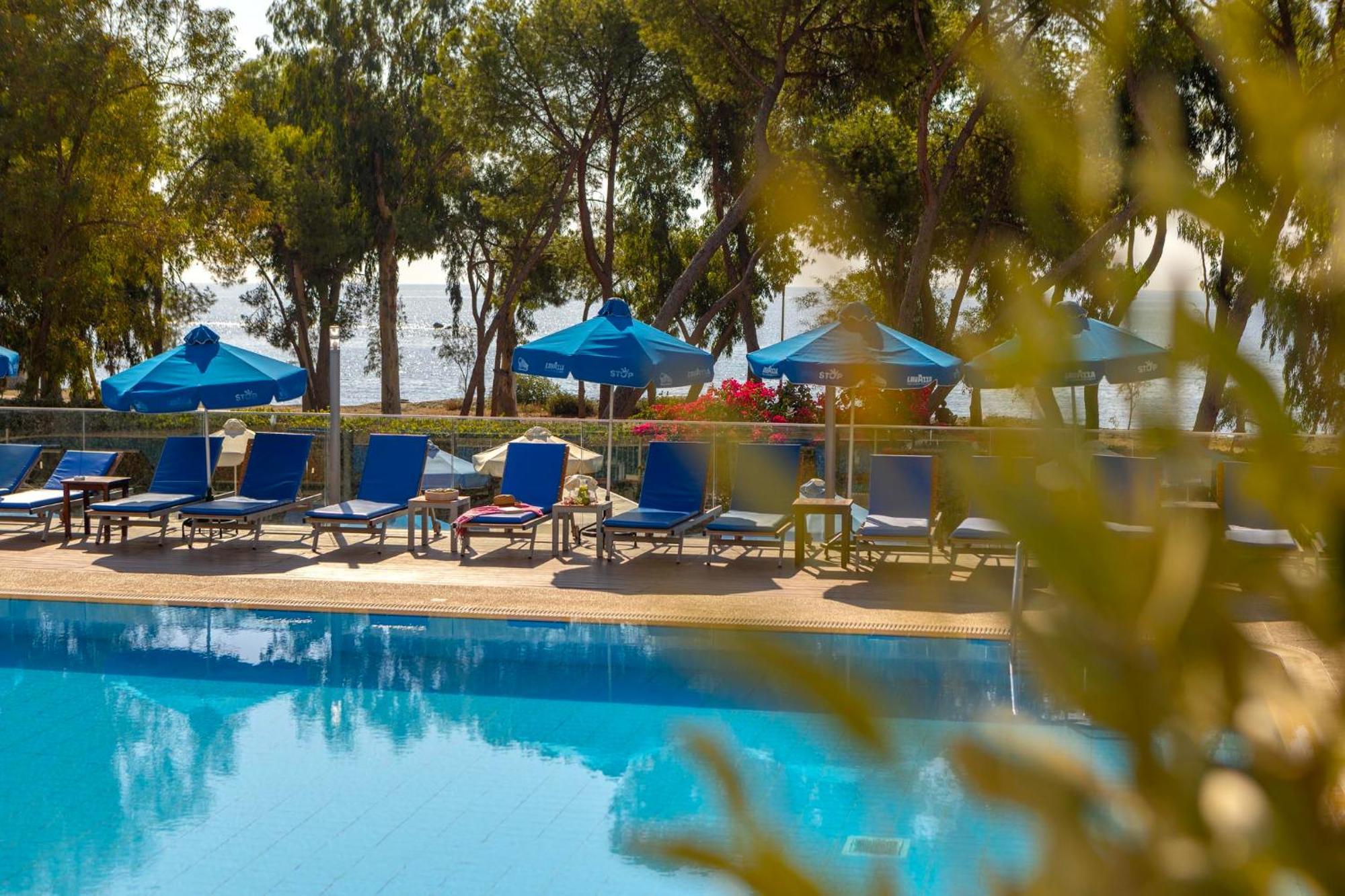 Park Beach Hotel Limassol Exteriör bild