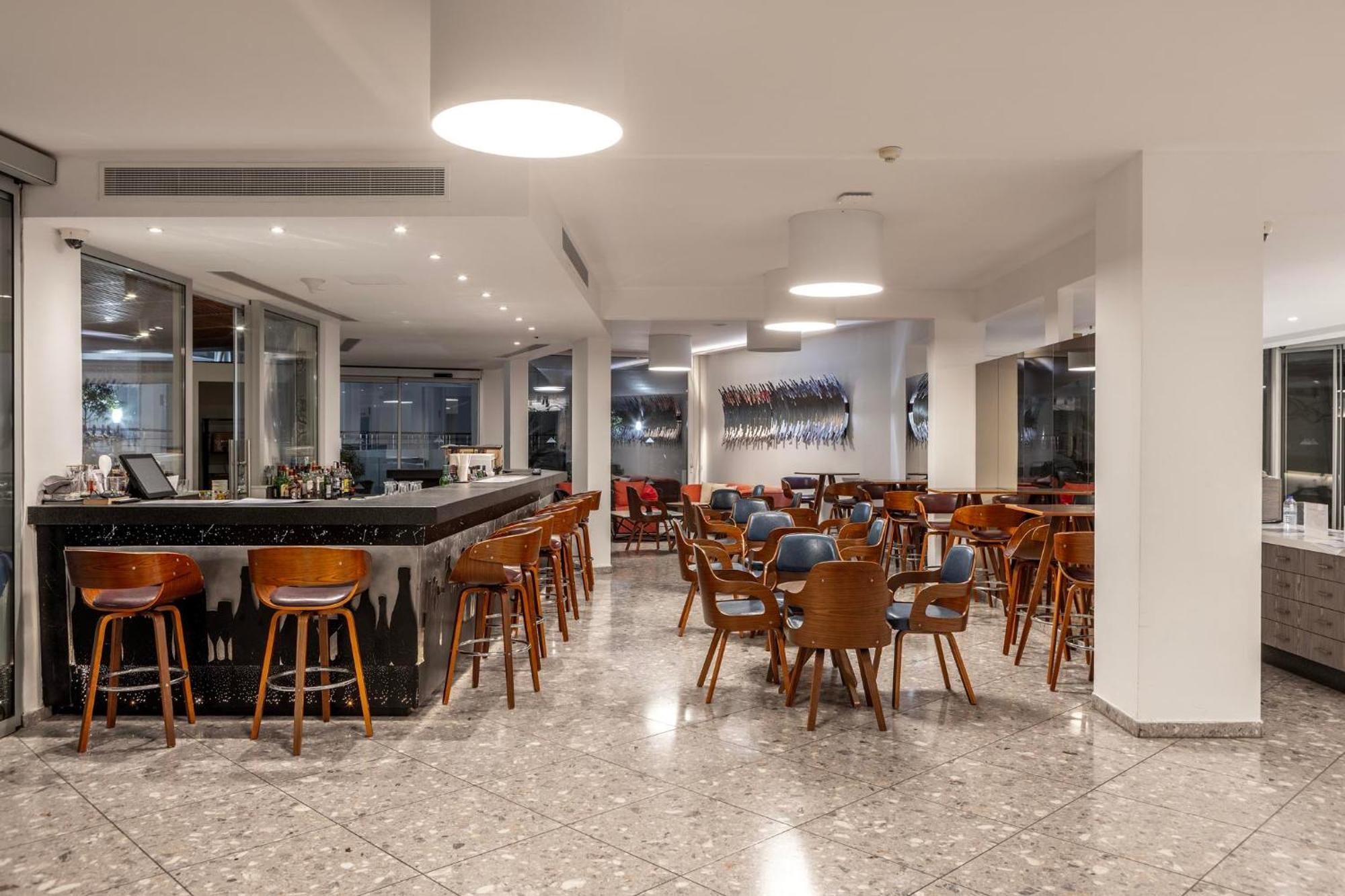 Park Beach Hotel Limassol Exteriör bild
