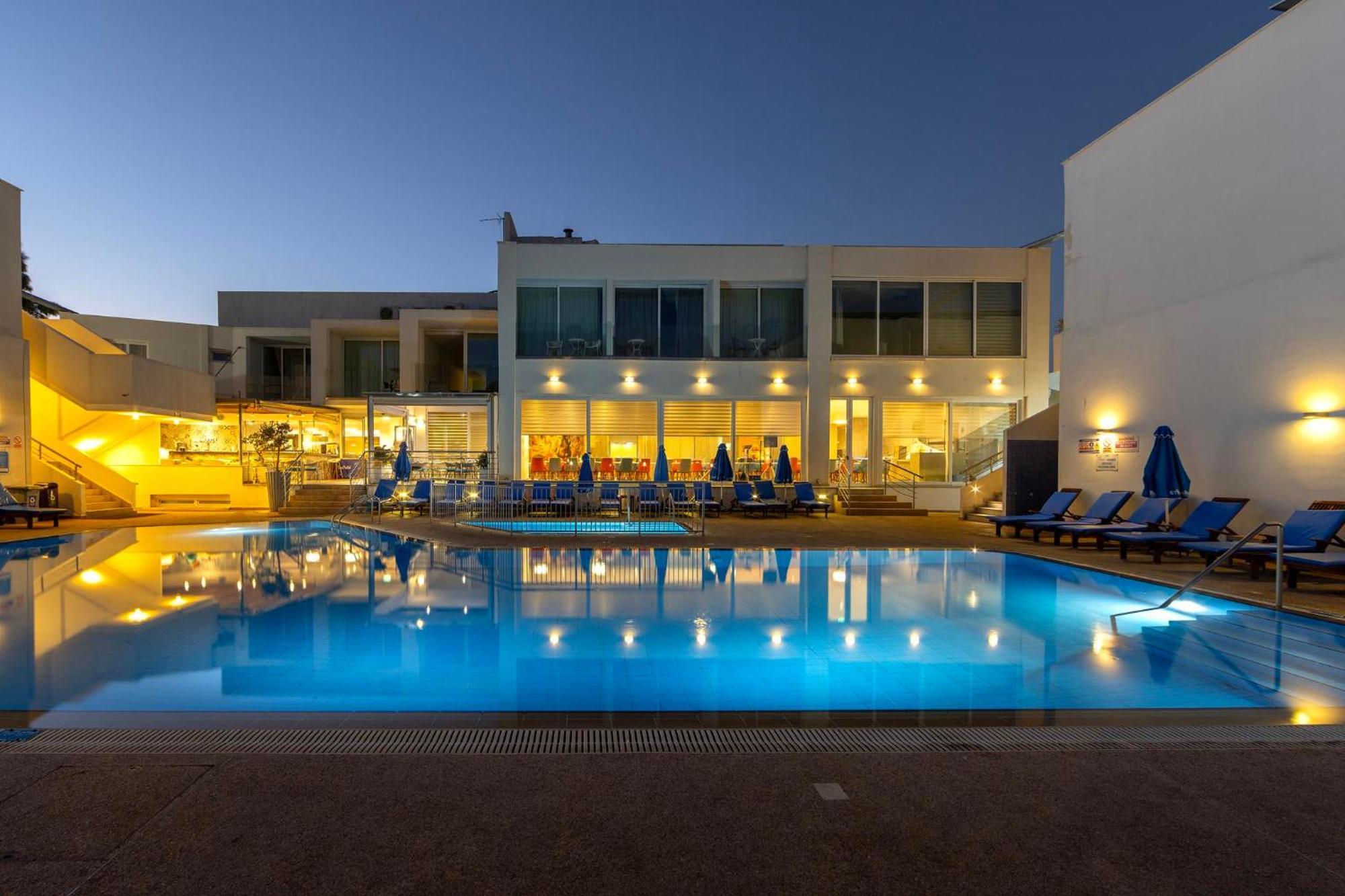 Park Beach Hotel Limassol Exteriör bild