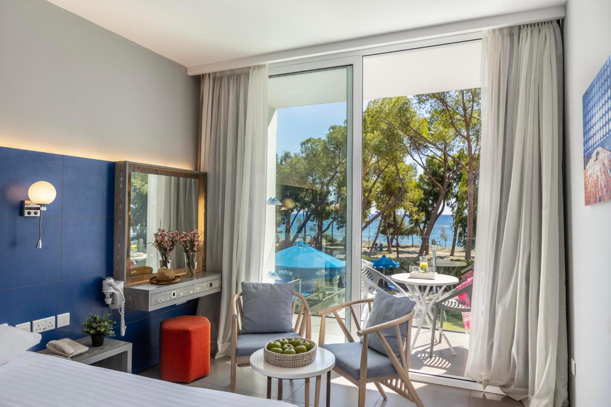 Park Beach Hotel Limassol Exteriör bild