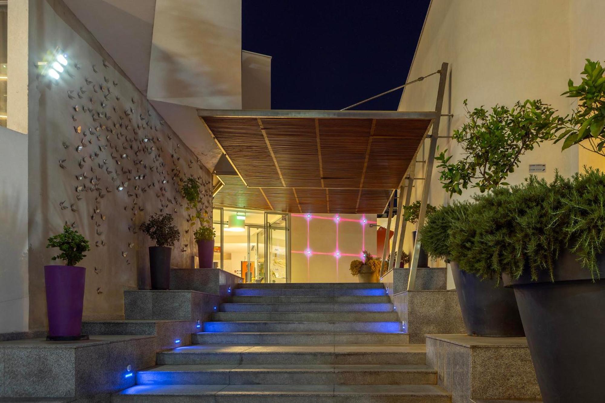 Park Beach Hotel Limassol Exteriör bild