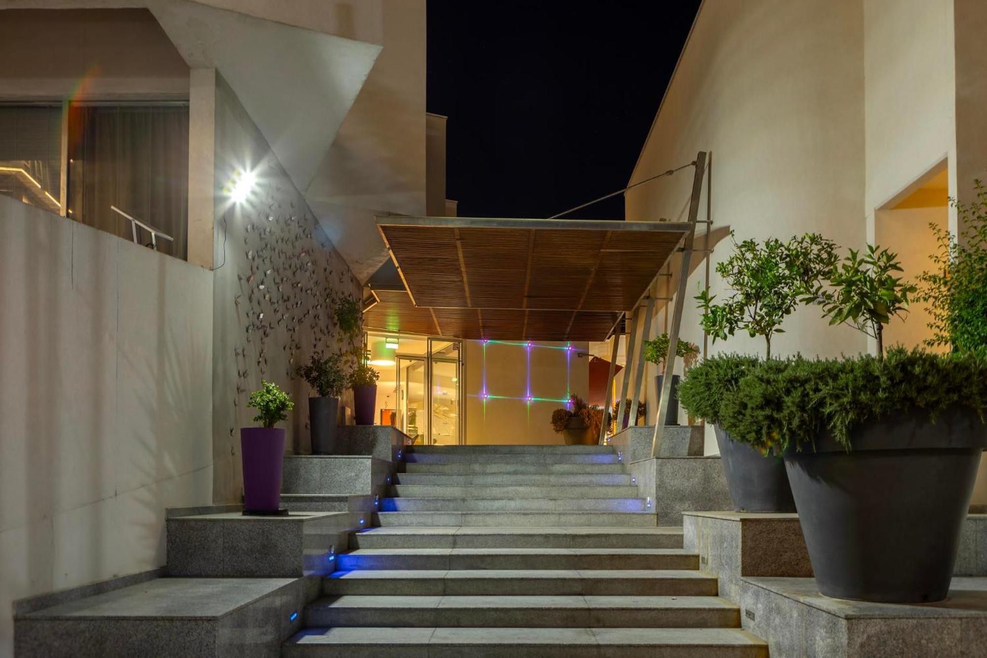Park Beach Hotel Limassol Exteriör bild