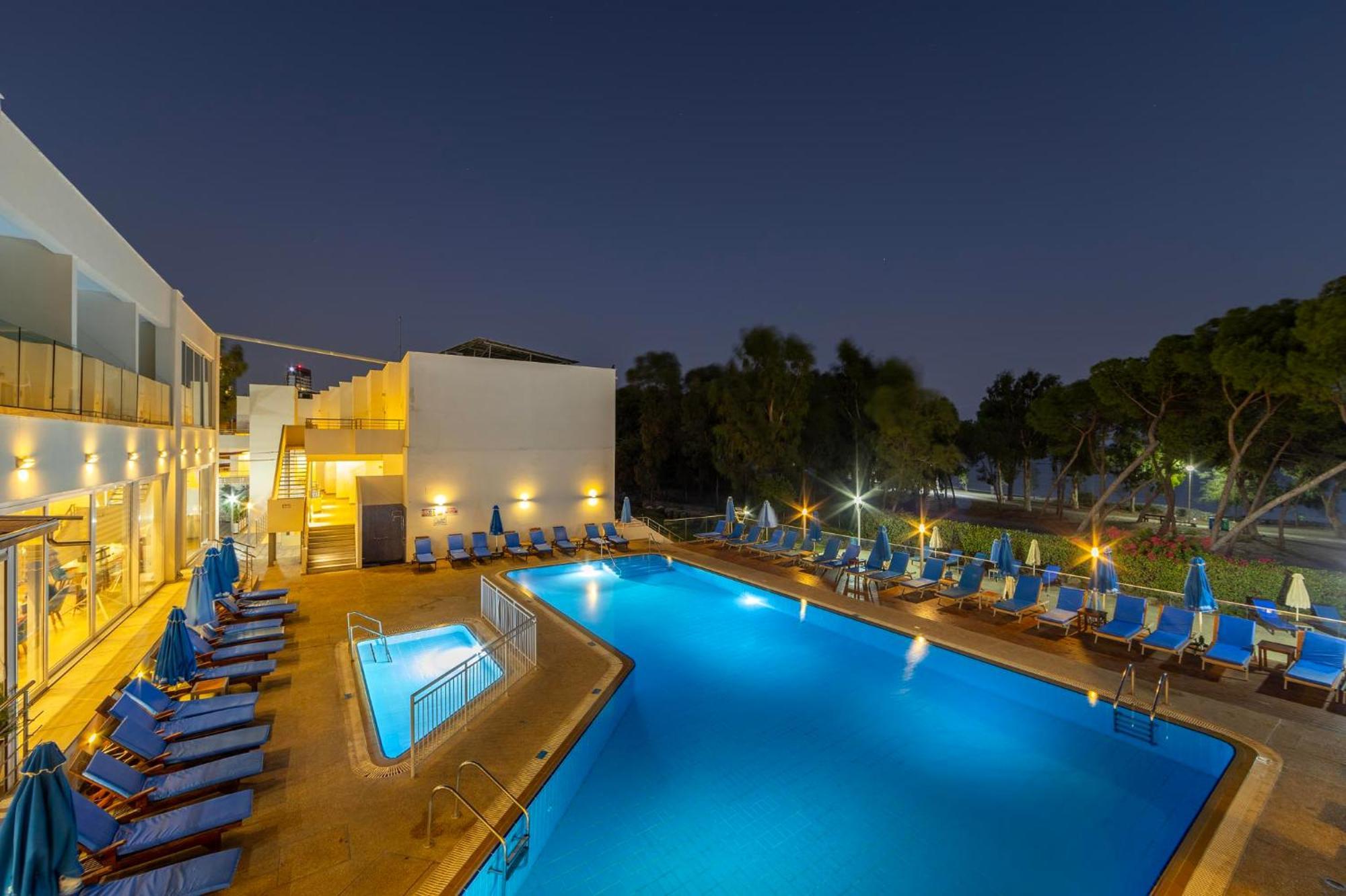 Park Beach Hotel Limassol Exteriör bild