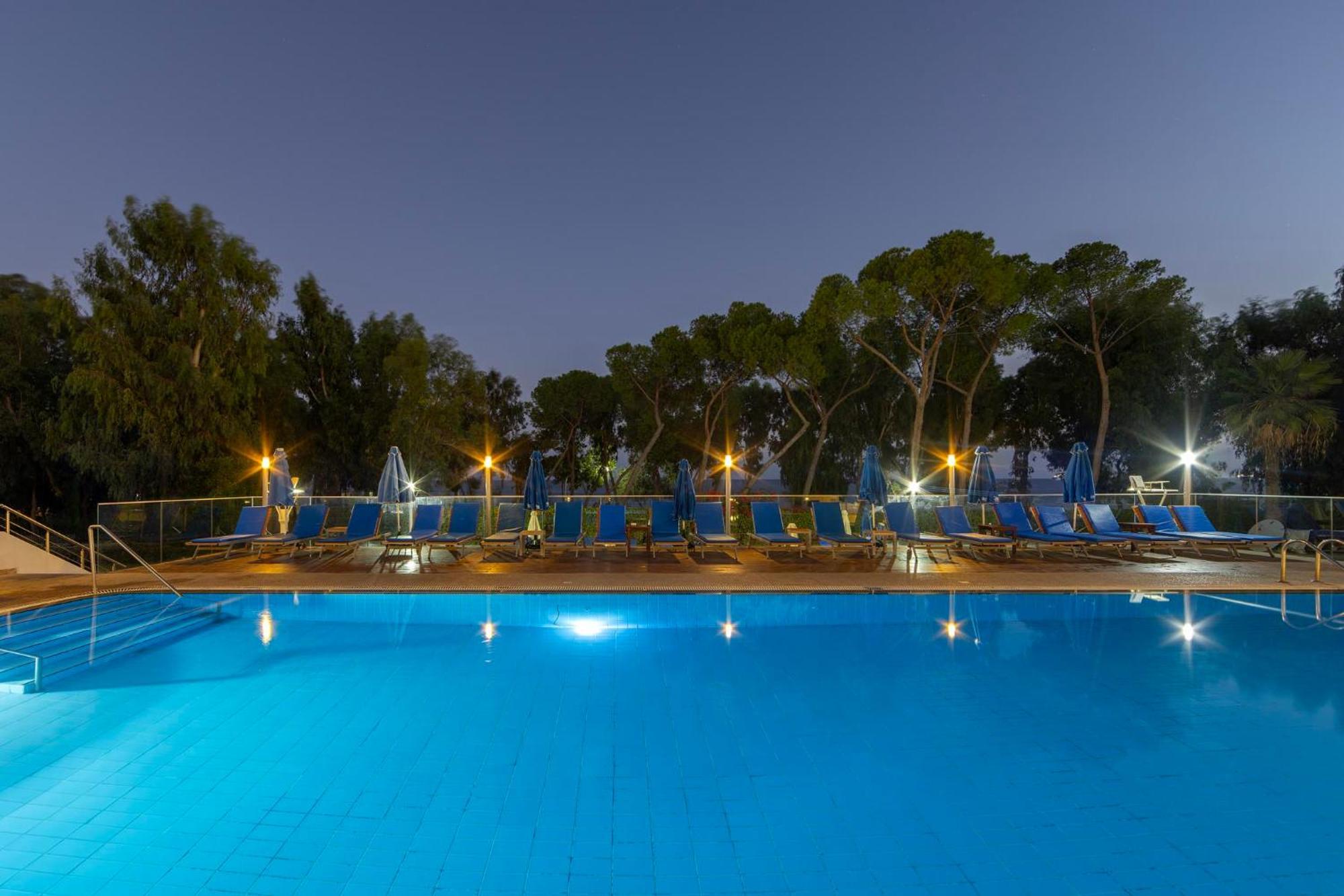 Park Beach Hotel Limassol Exteriör bild