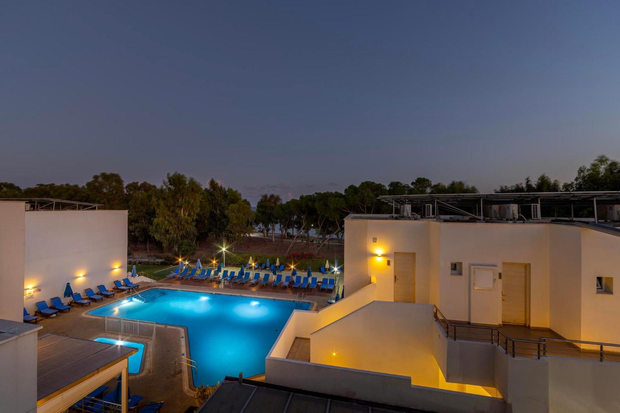 Park Beach Hotel Limassol Exteriör bild