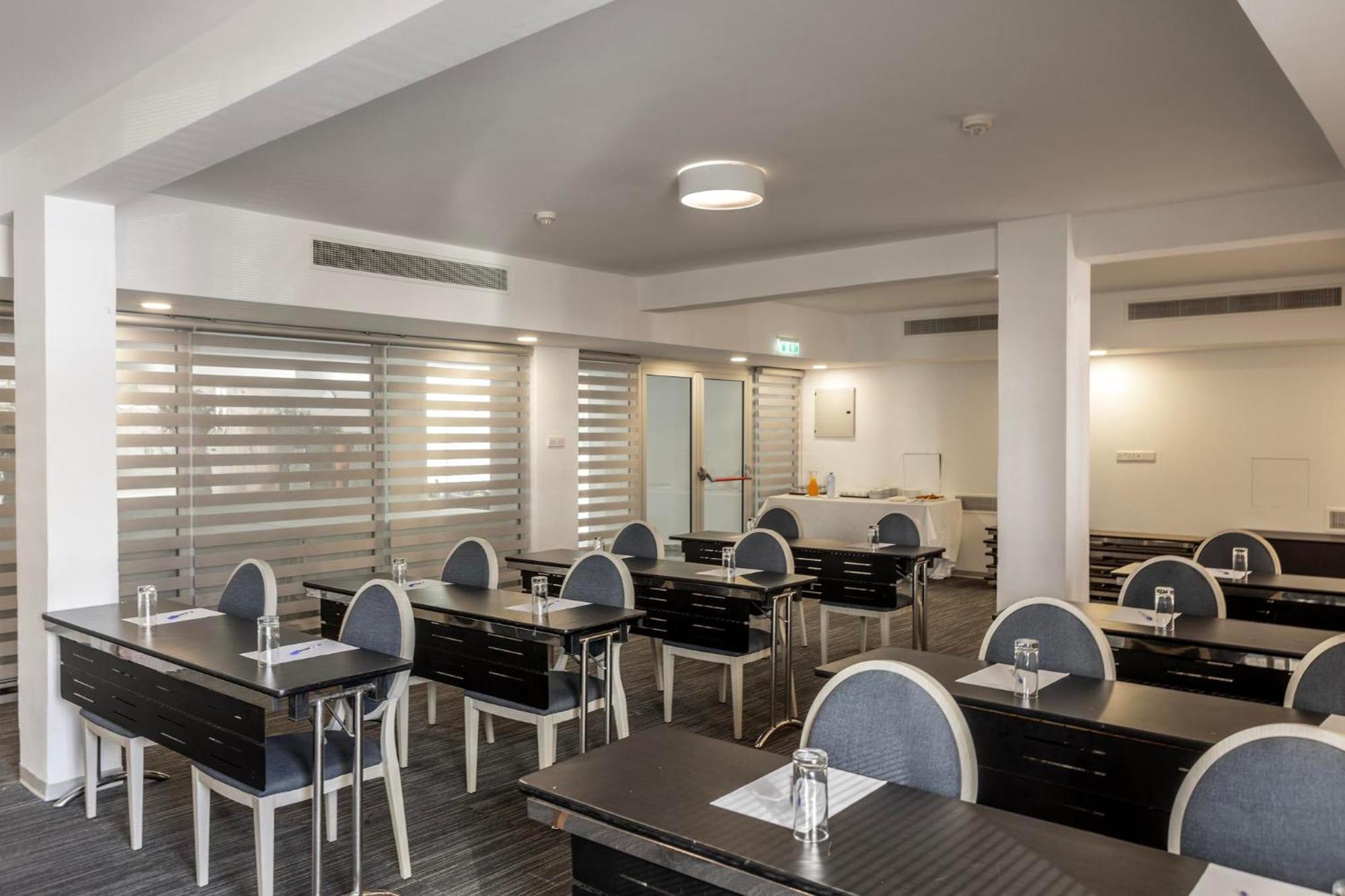 Park Beach Hotel Limassol Exteriör bild