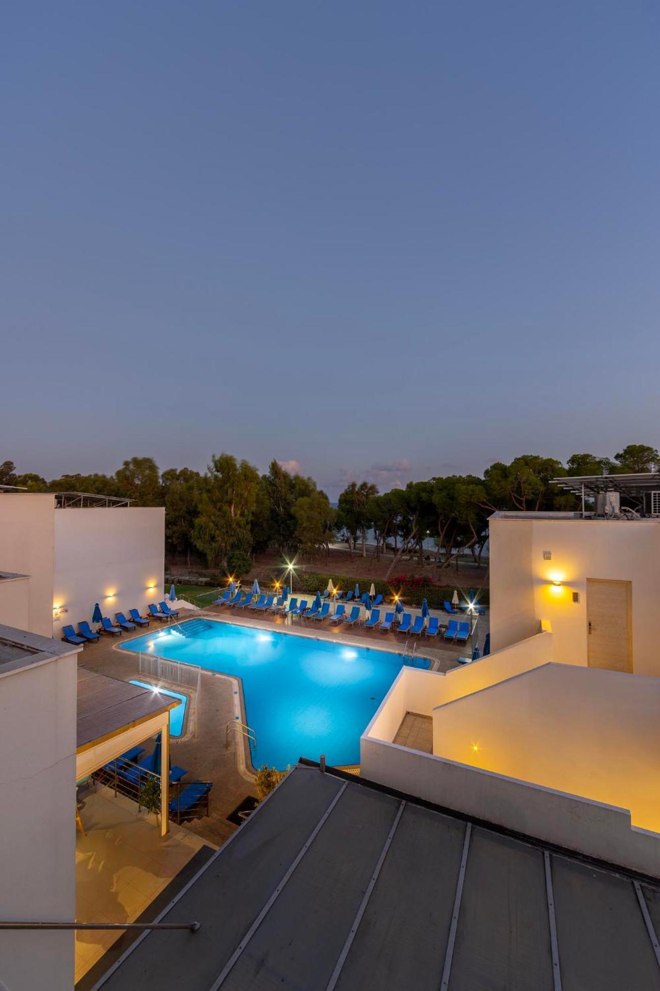 Park Beach Hotel Limassol Exteriör bild